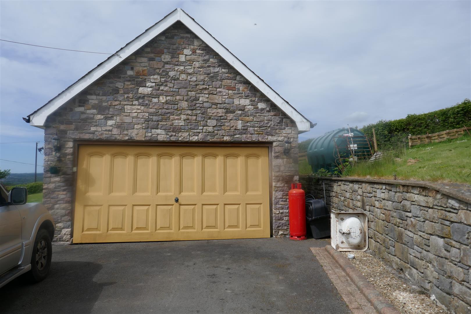 DETACHED GARAGE